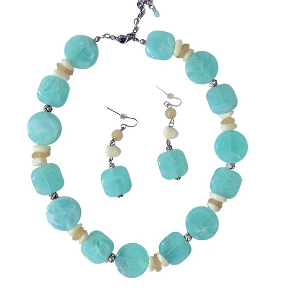Light blue necklace and earrings - Picture 1 of 2